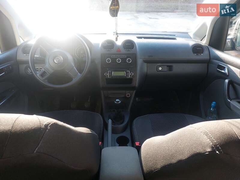 Минивэн Volkswagen Caddy 2011 в Киеве