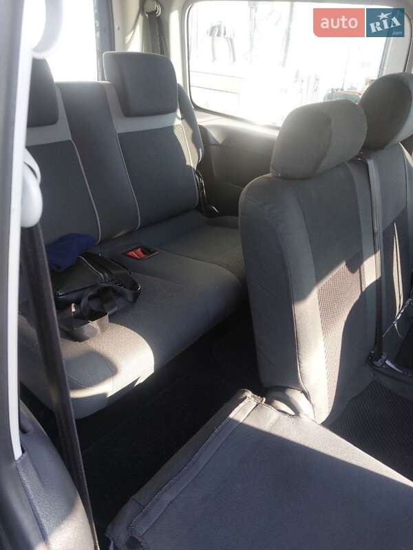 Минивэн Volkswagen Caddy 2011 в Киеве