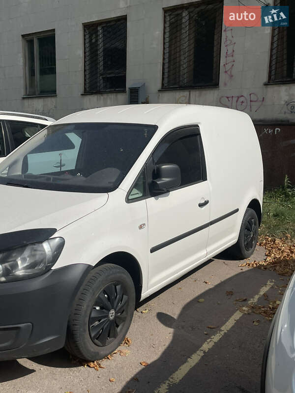 Грузовой фургон Volkswagen Caddy 2013 в Киеве