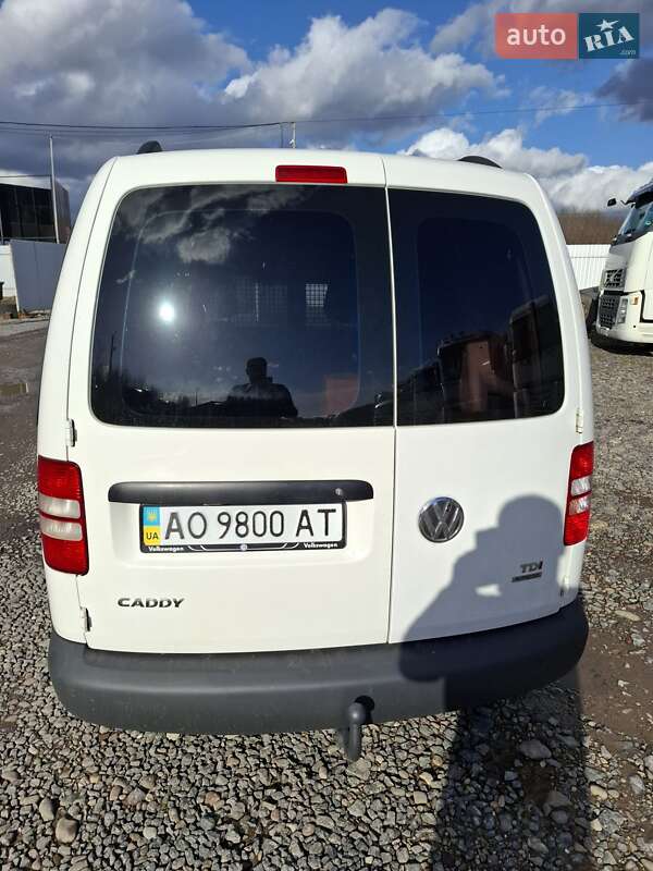 Вантажний фургон Volkswagen Caddy 2015 в Іршаві