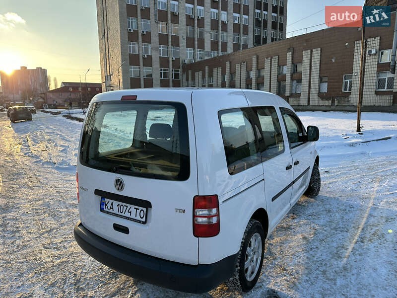 Минивэн Volkswagen Caddy 2011 в Киеве