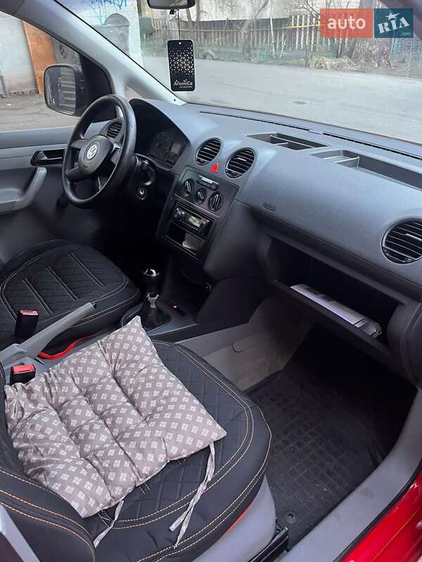 Вантажний фургон Volkswagen Caddy 2005 в 