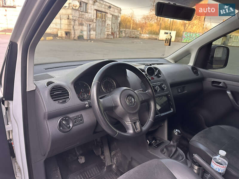 Грузовой фургон Volkswagen Caddy 2013 в Кривом Роге