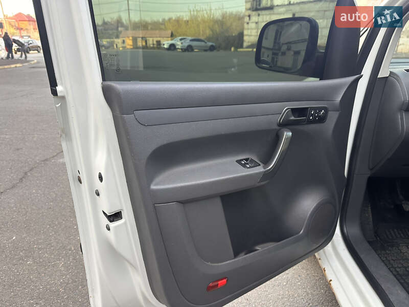 Грузовой фургон Volkswagen Caddy 2013 в Кривом Роге
