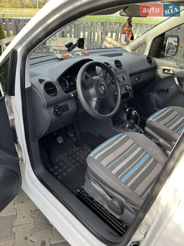 Мінівен Volkswagen Caddy 2014 в Ужгороді