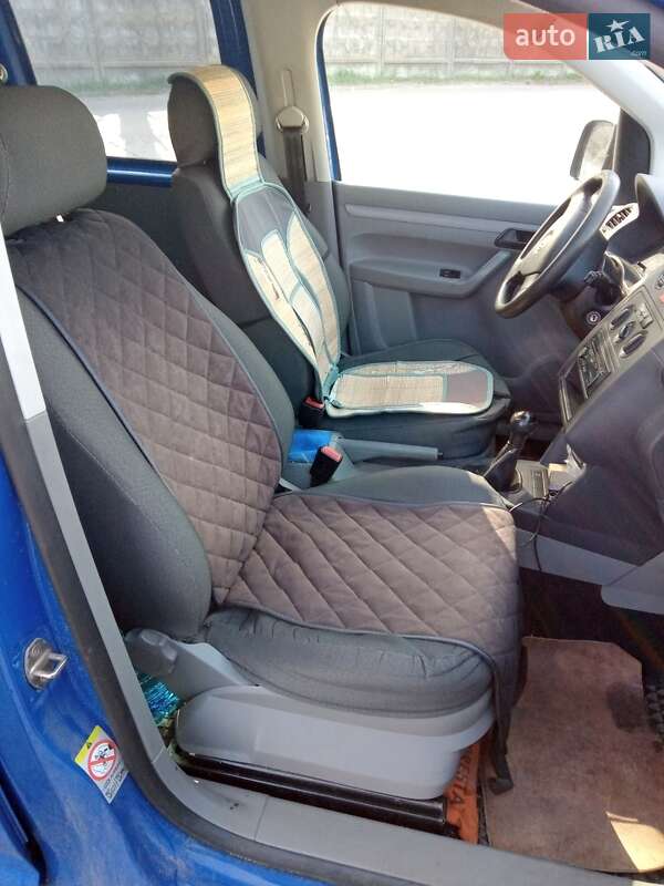 Минивэн Volkswagen Caddy 2010 в Киеве