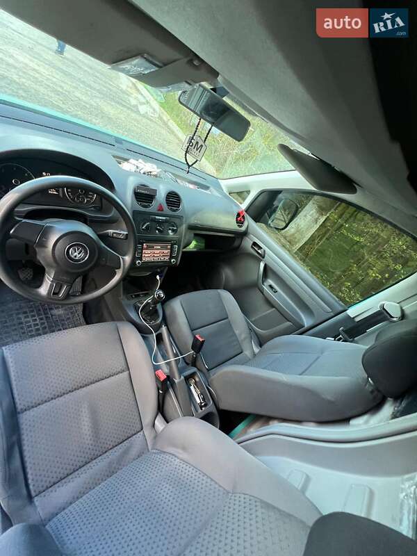 Грузовой фургон Volkswagen Caddy 2012 в Черновцах