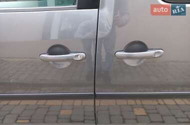 Минивэн Volkswagen Caddy 2011 в 