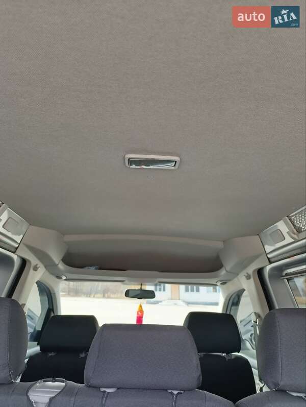 Мінівен Volkswagen Caddy 2009 в Києві