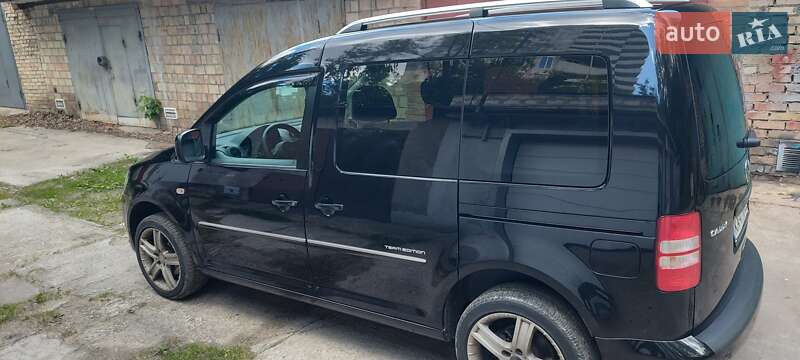 Минивэн Volkswagen Caddy 2015 в Киеве