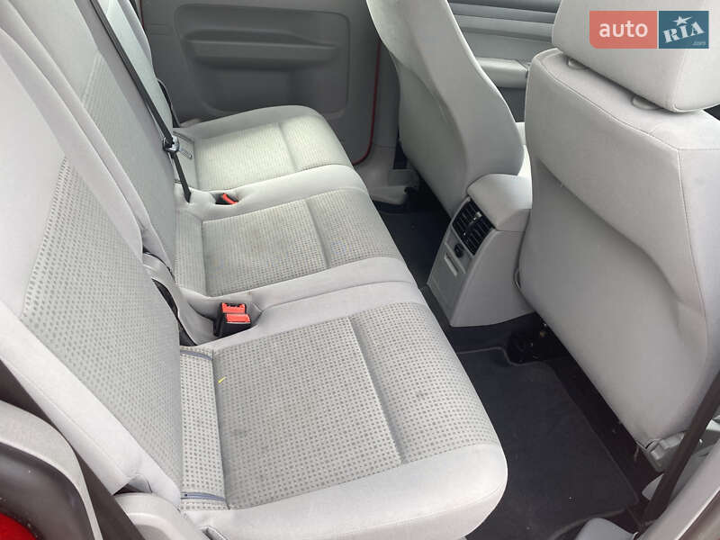 Минивэн Volkswagen Caddy 2009 в Нововолынске