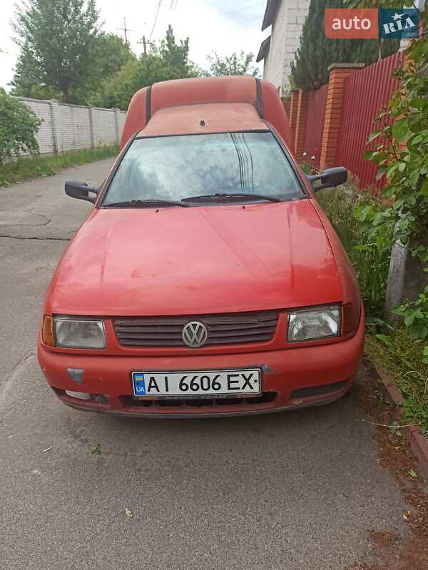 Вантажний фургон Volkswagen Caddy 2003 в Києві