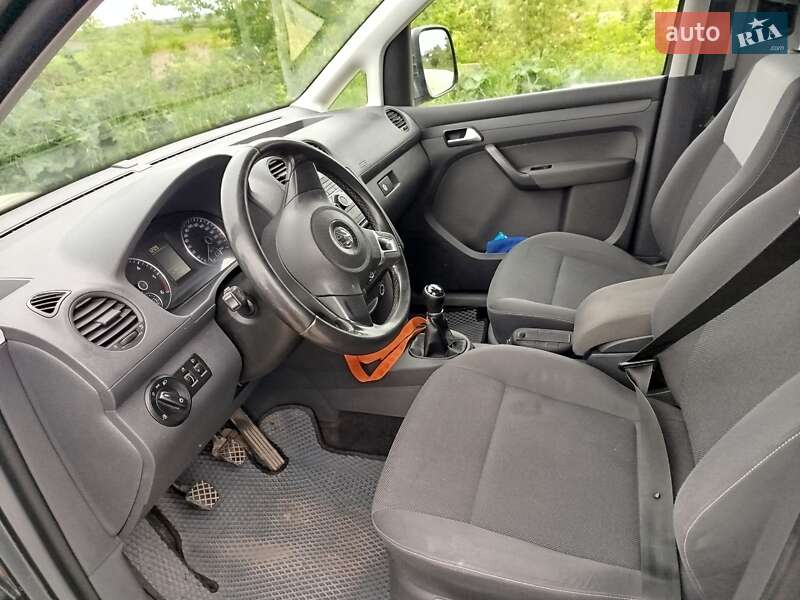 Мінівен Volkswagen Caddy 2013 в Нововолинську