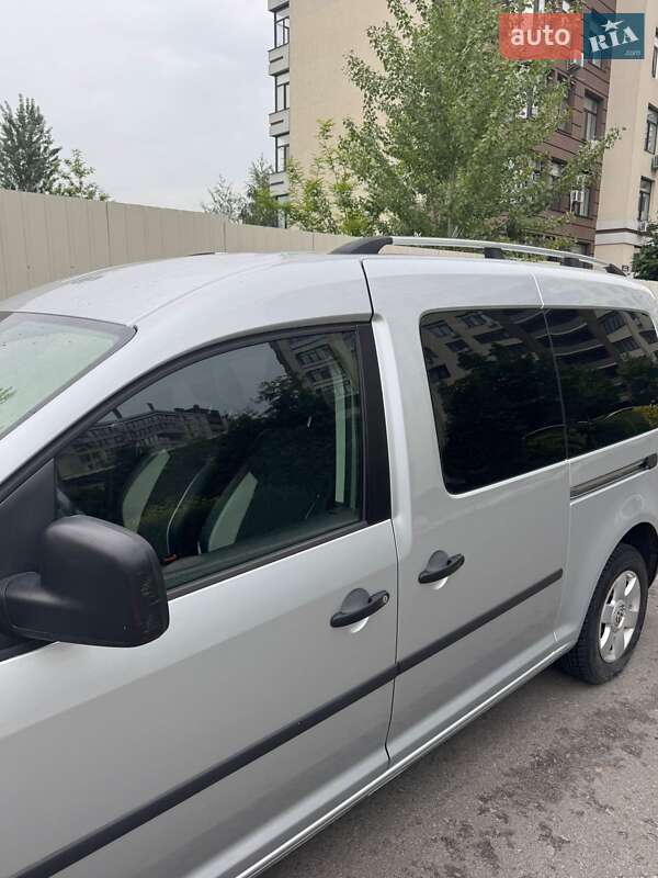 Мінівен Volkswagen Caddy 2014 в Благовіщенську