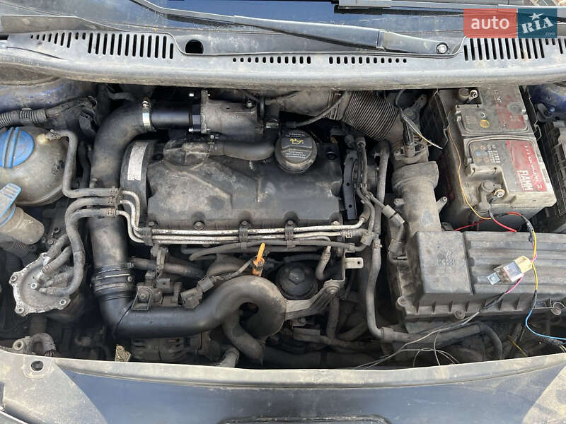 Минивэн Volkswagen Caddy 2006 в Киеве