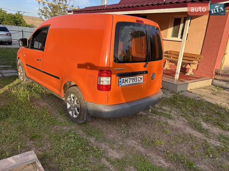 Грузовой фургон Volkswagen Caddy 2006 в Корнине