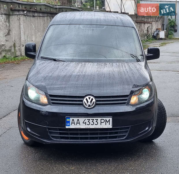 Грузовой фургон Volkswagen Caddy 2011 в Киеве
