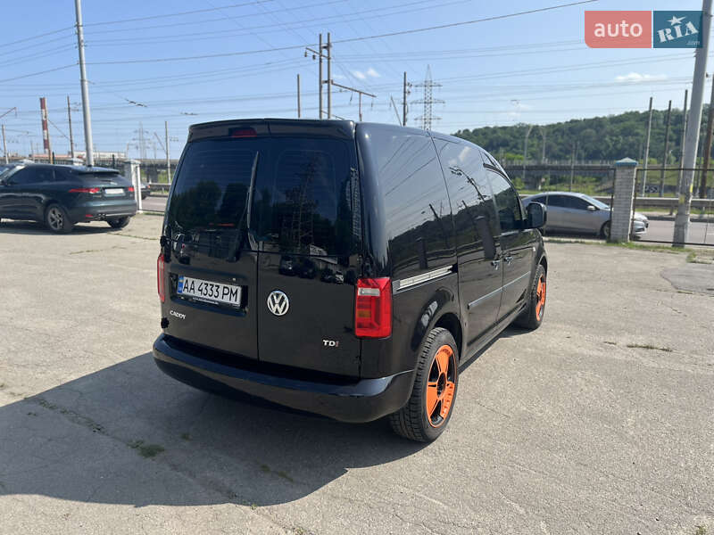 Грузовой фургон Volkswagen Caddy 2011 в Киеве