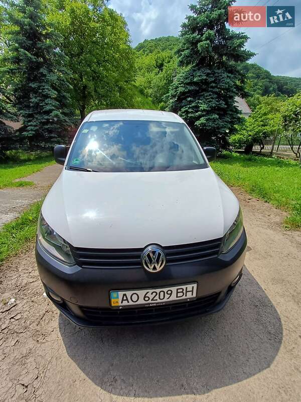 Вантажний фургон Volkswagen Caddy 2011 в Хусті