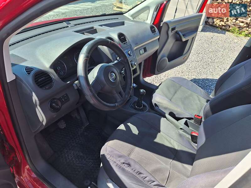Грузовой фургон Volkswagen Caddy 2012 в Ужгороде