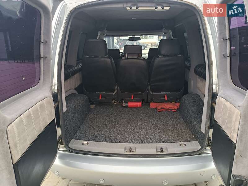Минивэн Volkswagen Caddy 2010 в Черновцах