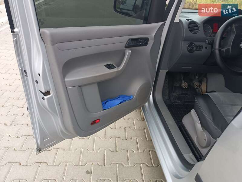 Минивэн Volkswagen Caddy 2010 в Черновцах