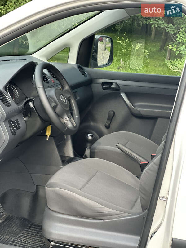 Грузовой фургон Volkswagen Caddy 2013 в Киеве