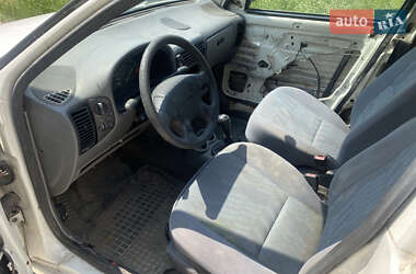 Грузовой фургон Volkswagen Caddy 2003 в 