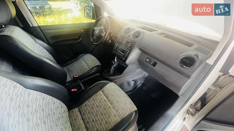 Грузопассажирский фургон Volkswagen Caddy 2011 в Кривом Роге