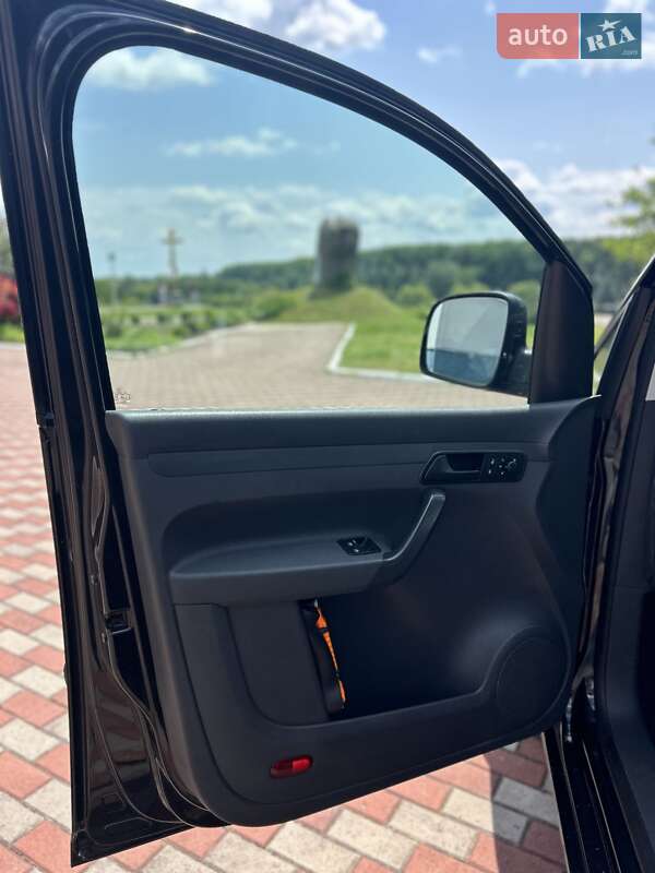 Мінівен Volkswagen Caddy 2012 в Києві