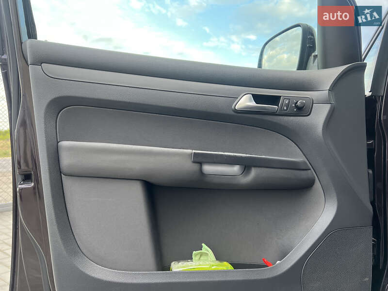 Минивэн Volkswagen Caddy 2010 в Львове