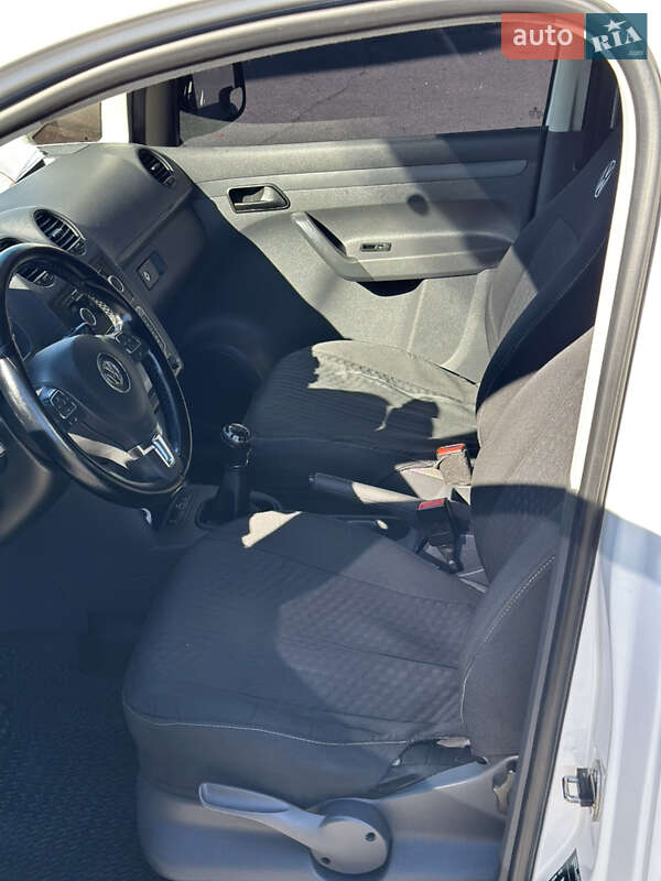 Грузовой фургон Volkswagen Caddy 2011 в Виннице