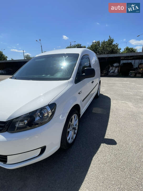 Грузовой фургон Volkswagen Caddy 2013 в Киеве