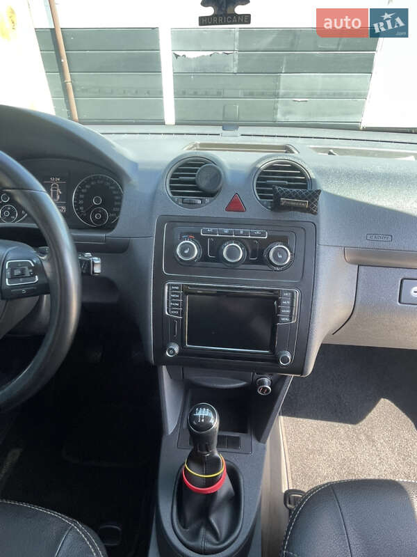 Грузовой фургон Volkswagen Caddy 2013 в Киеве