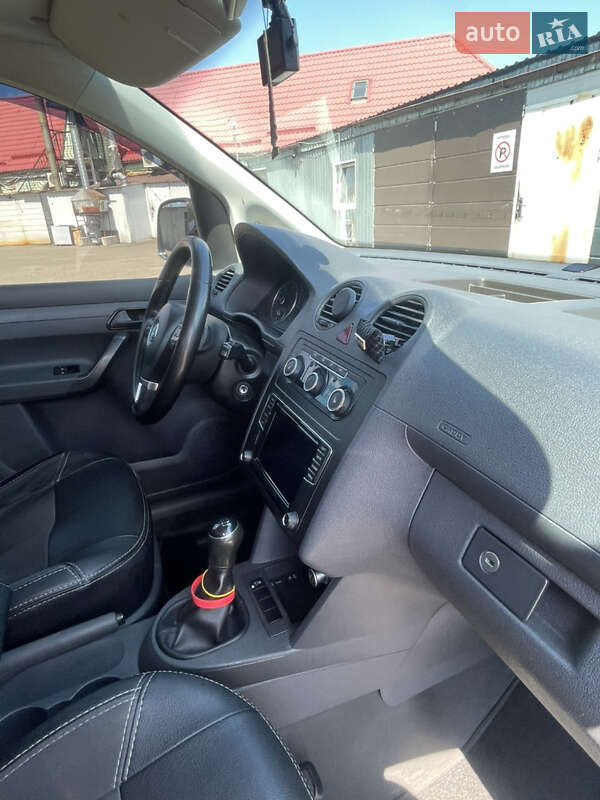 Грузовой фургон Volkswagen Caddy 2013 в Киеве