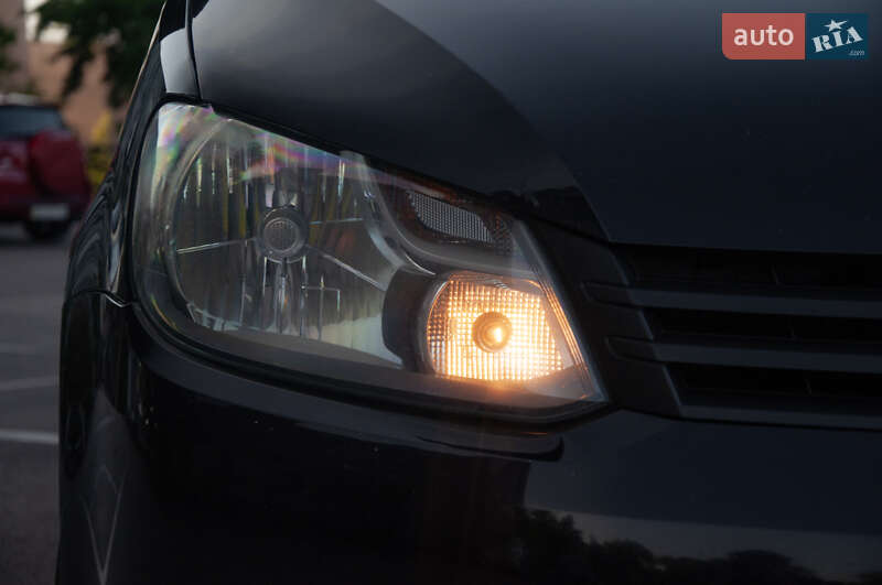 Грузовой фургон Volkswagen Caddy 2011 в Каменском
