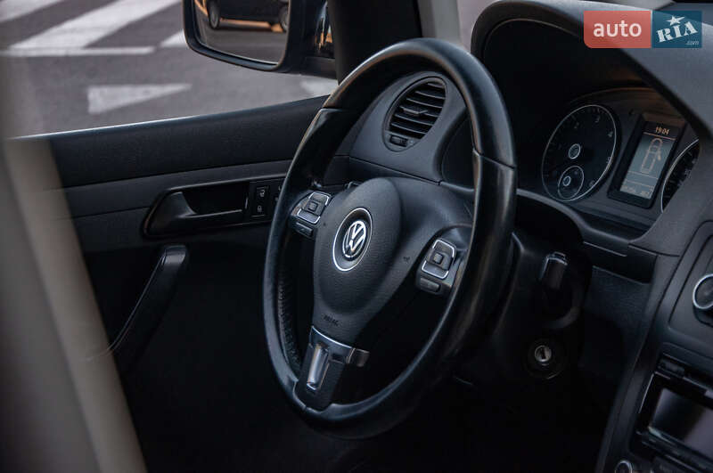 Грузовой фургон Volkswagen Caddy 2011 в Каменском