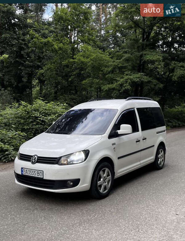 Грузовой фургон Volkswagen Caddy 2013 в Киеве