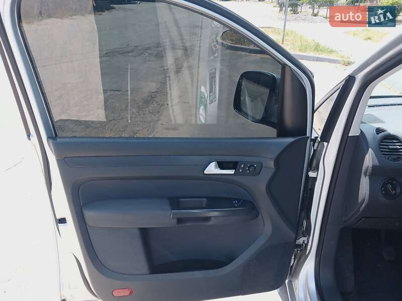 Минивэн Volkswagen Caddy 2011 в Виннице