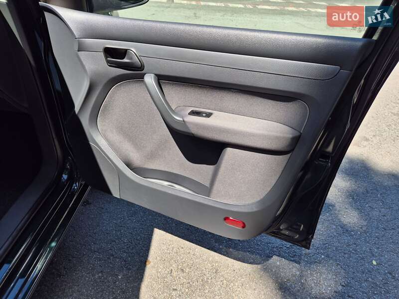 Минивэн Volkswagen Caddy 2012 в Полтаве