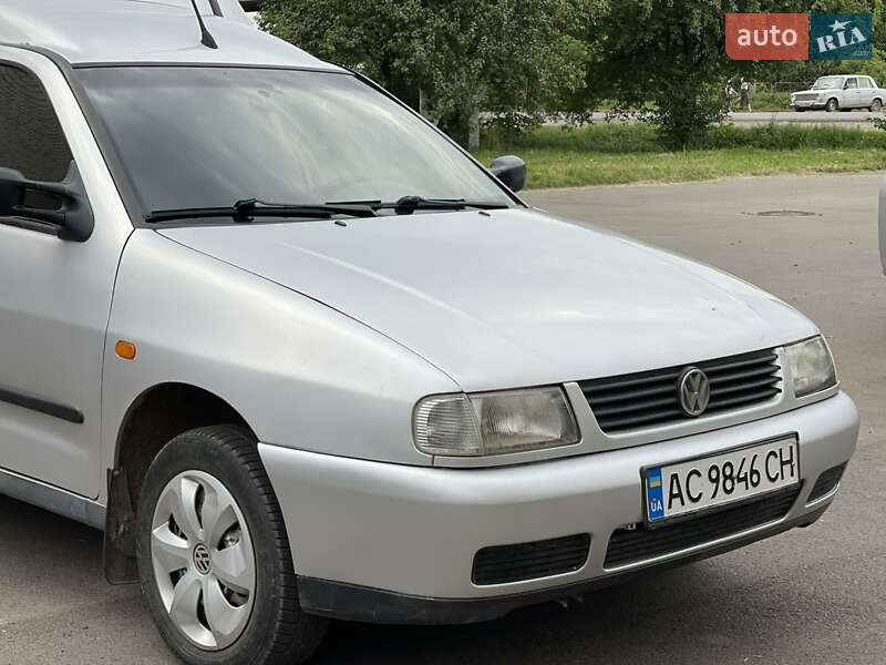 Минивэн Volkswagen Caddy 2002 в Нововолынске