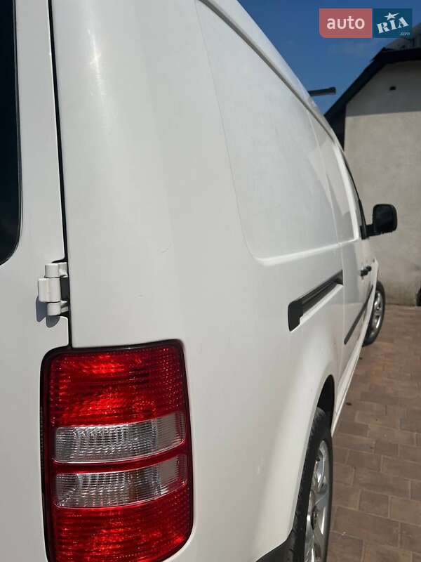 Грузовой фургон Volkswagen Caddy 2012 в Любешове