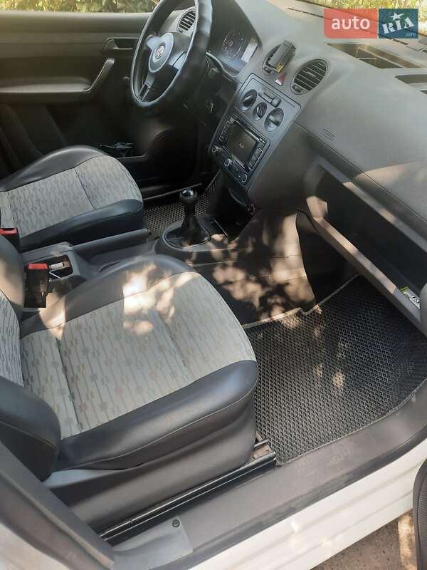 Минивэн Volkswagen Caddy 2011 в Ватутино