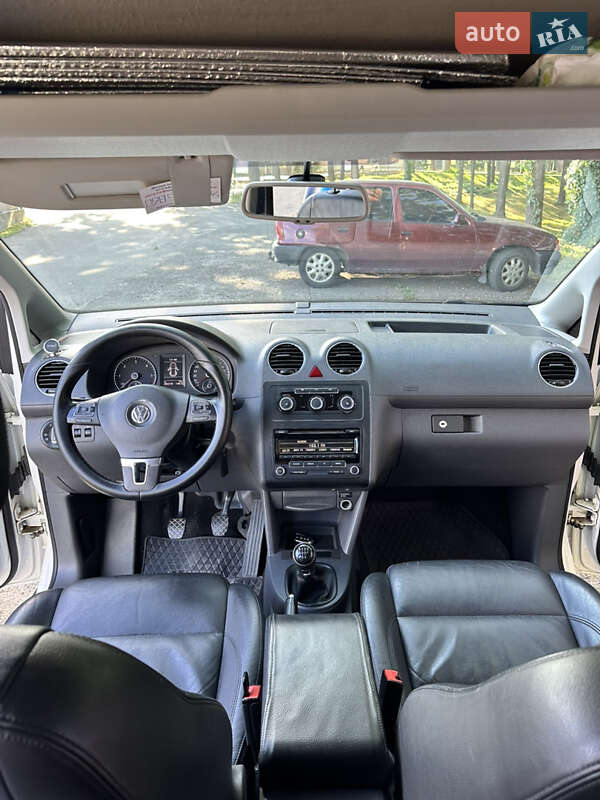Минивэн Volkswagen Caddy 2015 в Киеве