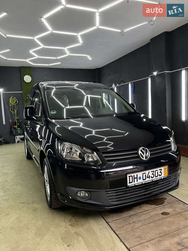 Минивэн Volkswagen Caddy 2011 в Львове