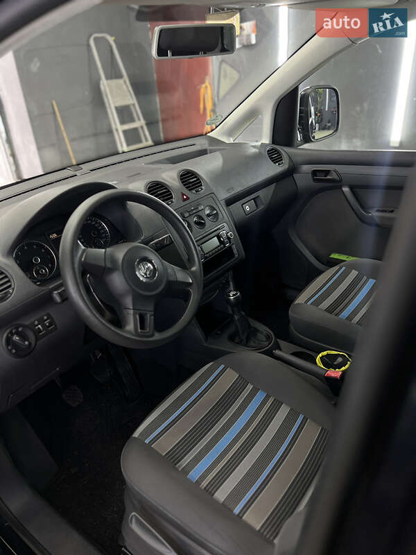 Минивэн Volkswagen Caddy 2011 в Львове