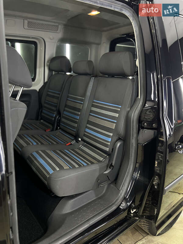 Минивэн Volkswagen Caddy 2011 в Львове