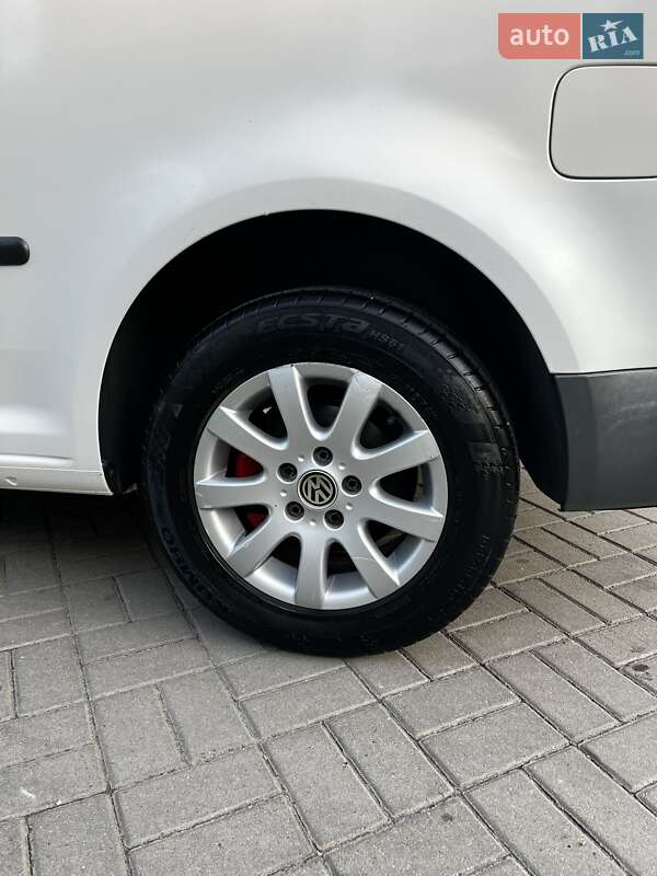 Мінівен Volkswagen Caddy 2006 в Нововолинську