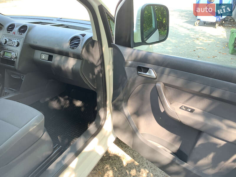 Минивэн Volkswagen Caddy 2014 в Сваляве