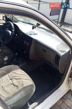 Грузовой фургон Volkswagen Caddy 2003 в 